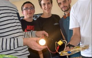 L'équipe du lycée Monteil planche sur un projet de rechargement de véhicules par induction.