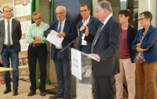 Élus locaux, responsables ADAPEI et le chef étoilé Michel Bras lors des discours./ Photo DDM