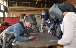 A l'AFPA Romanet, à Limoges, la découverte de métiers masculin était à l'ordre du jour pour les sept femmes participant au dispositif « Un projet à contre-courant ». © Thomas JOUHANNAUD