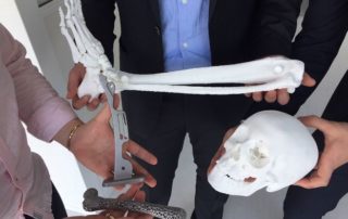 Des pièces anatomiques en plastique ou des instruments en métal © HELENE POMMIER