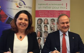 Nathalie Dousset, déléguée régionale de l’association «Elles bougent», et Jean-François Chanut, président de Mecanic Vallée, ont signé le partenariat voué à féminiser les métiers de l’industrie.