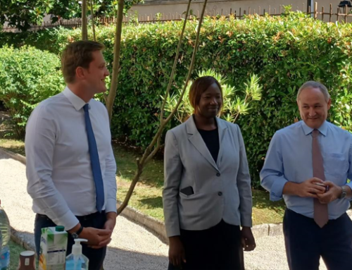 En mission gouvernementale sur la relance de l’industrie, le député Rodwell en visite à Figeac.